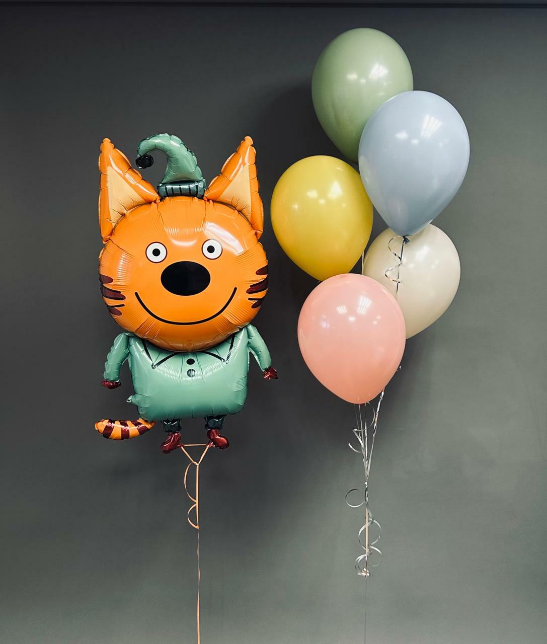 Фигура Компот и фонтан шаров